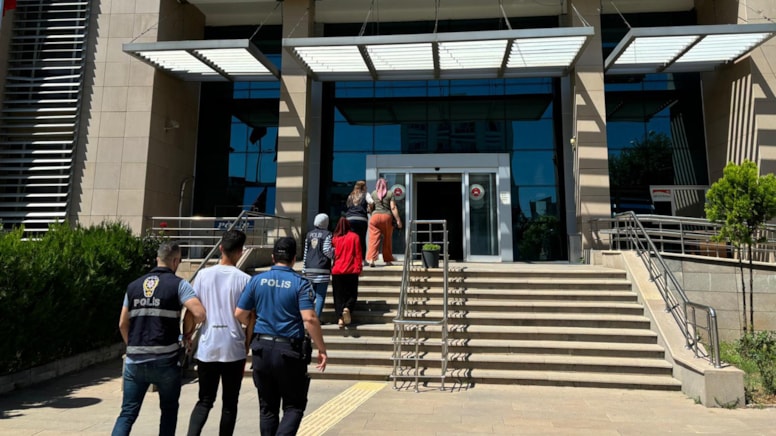 Ehliyet sınavında yapay zeka düzeneğine 3 gözaltı