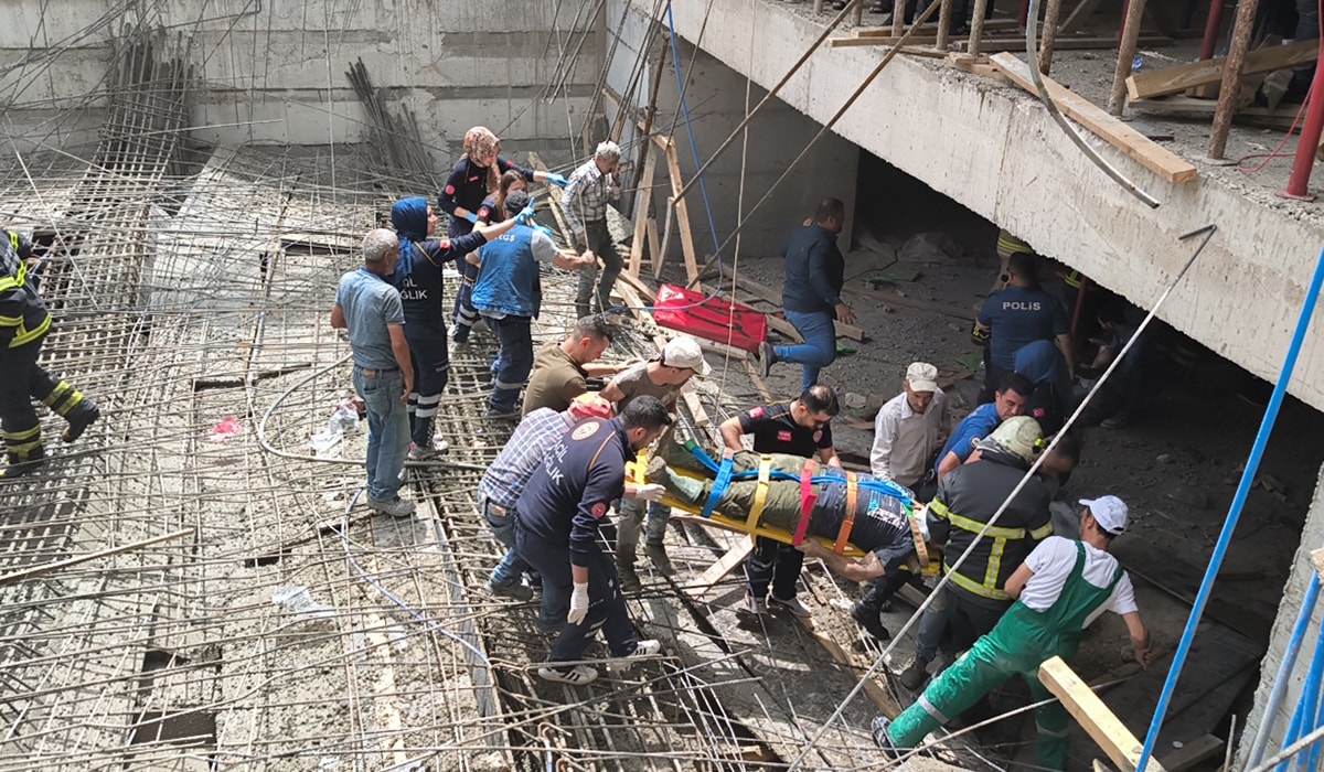 İnşaatta kalıp çöktü, 5 işçi yaralandı