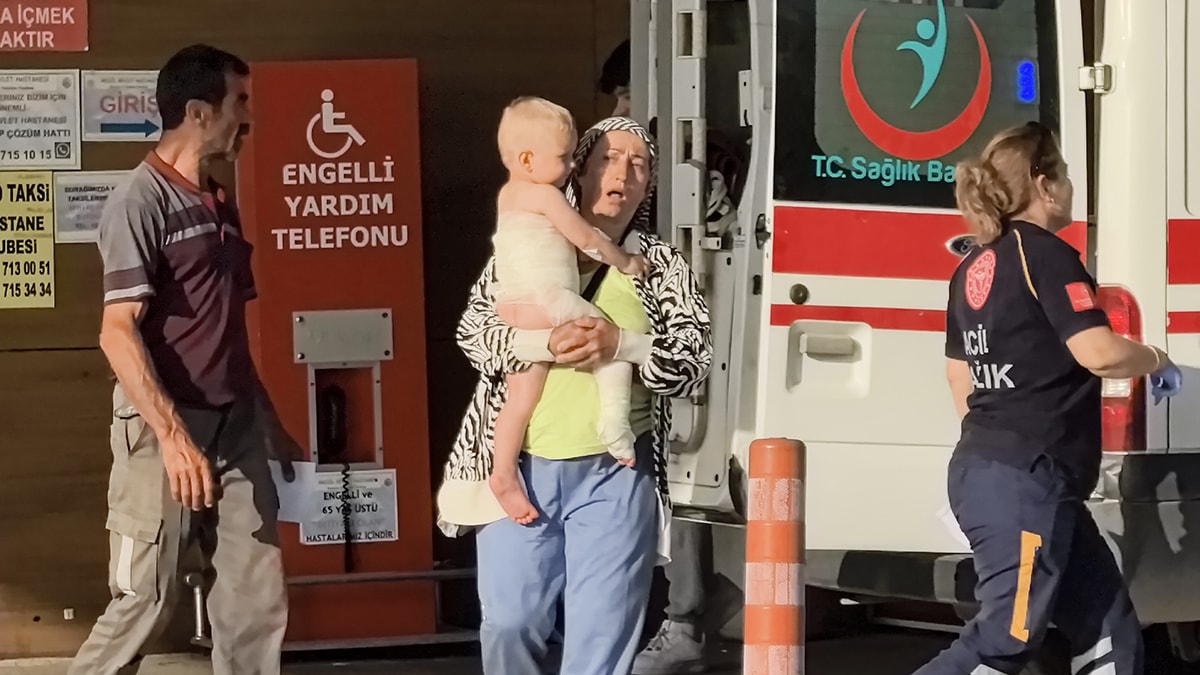 Üzerine kaynar su dökülen 1.5 yaşındaki Kadirhan hastaneye kaldırıldı