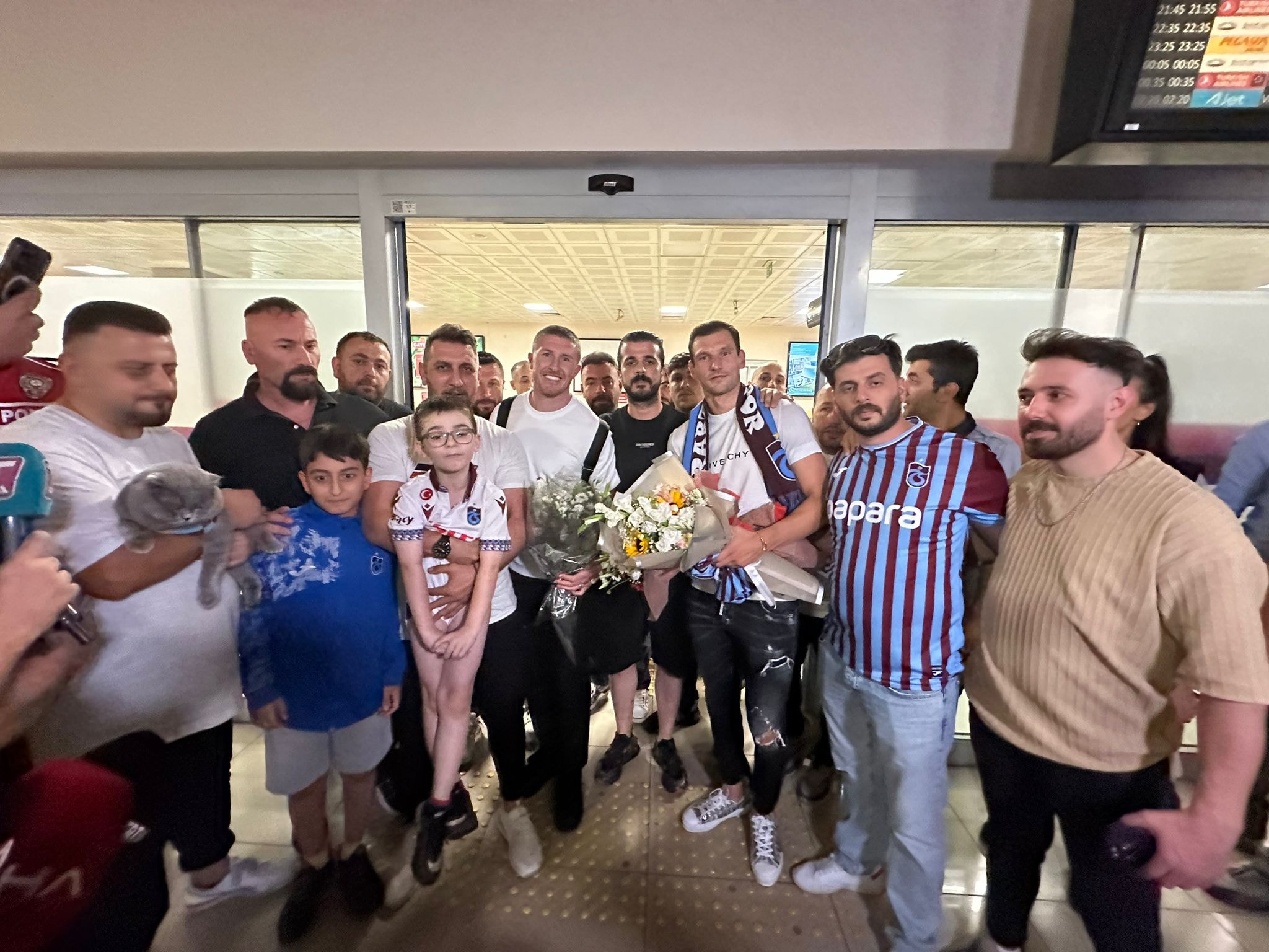 Trabzonspor’un yeni transferleri John Lundstram ve Borna Barisic, Trabzon’a geldi