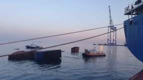 İstanbul'da yük gemisinden 28 konteyner denize düştü
