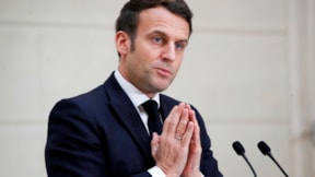 Macron'a 'idari darbe' suçlaması