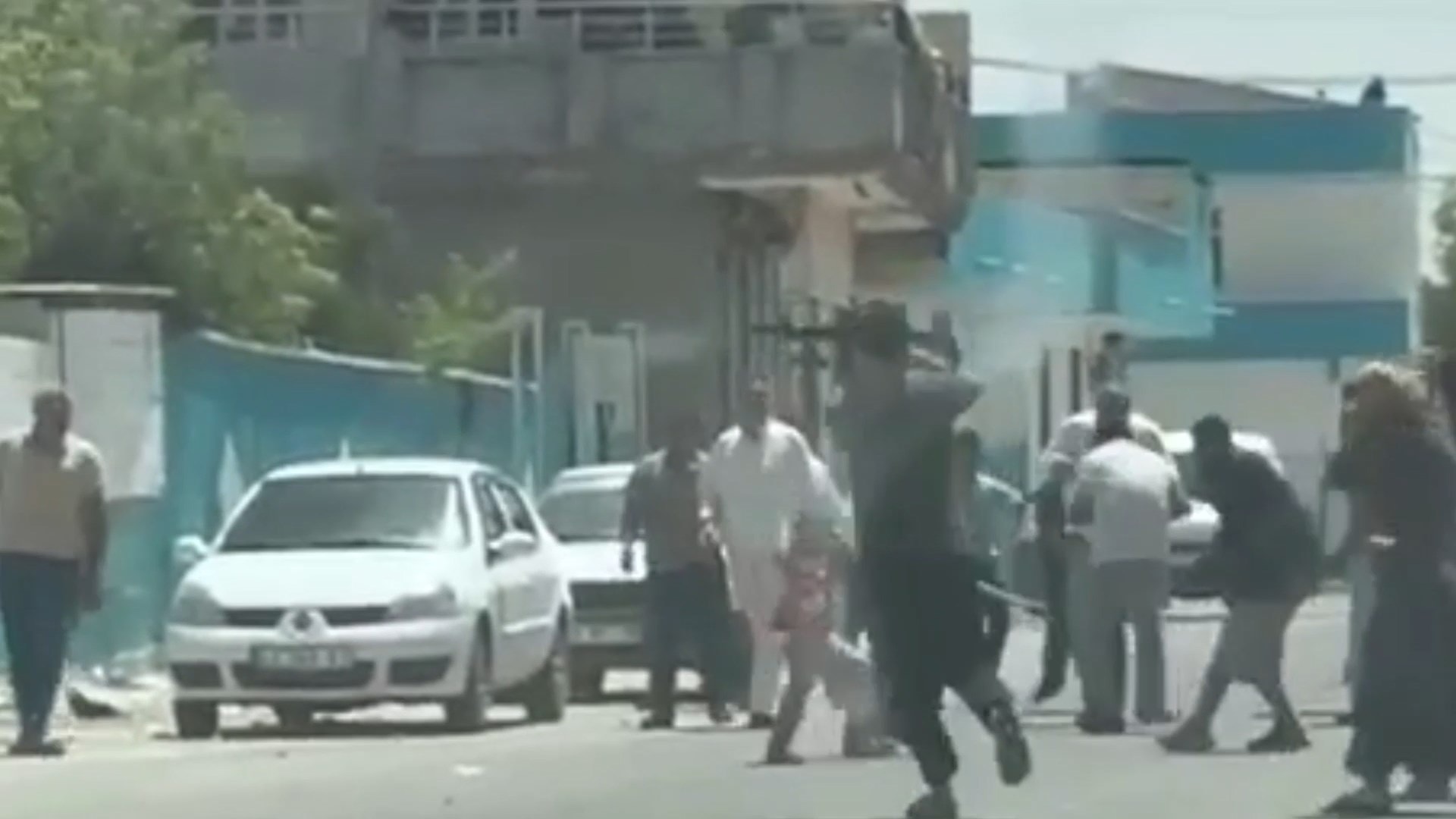 Komşuların kavgasında silahlar konuştu: 1 yaralı