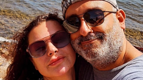 Eşinden yeni boşanan Rüştü Onur Atilla, ünlü şarkıcı ile aşkını ilan etti