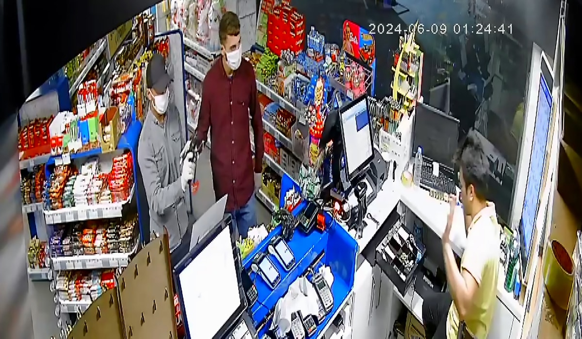 Akaryakıt istasyonunda silahlı soygunu