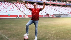 Antalyaspor, Sümer Ezgü'nün milli takım marşını yayınladı