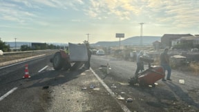 Kaza sonrası traktör ikiye bölündü: Yaralılar var