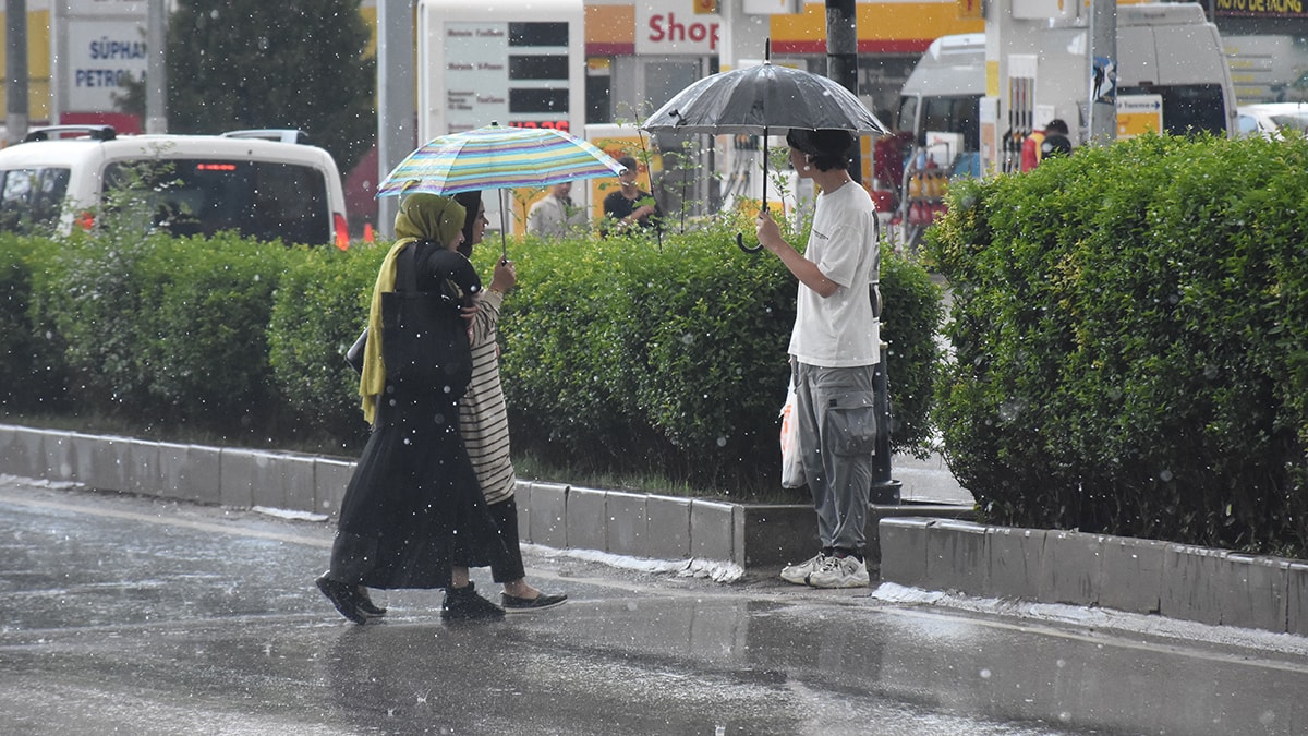 Sağanak nedeniyle kentte hayat felç oldu