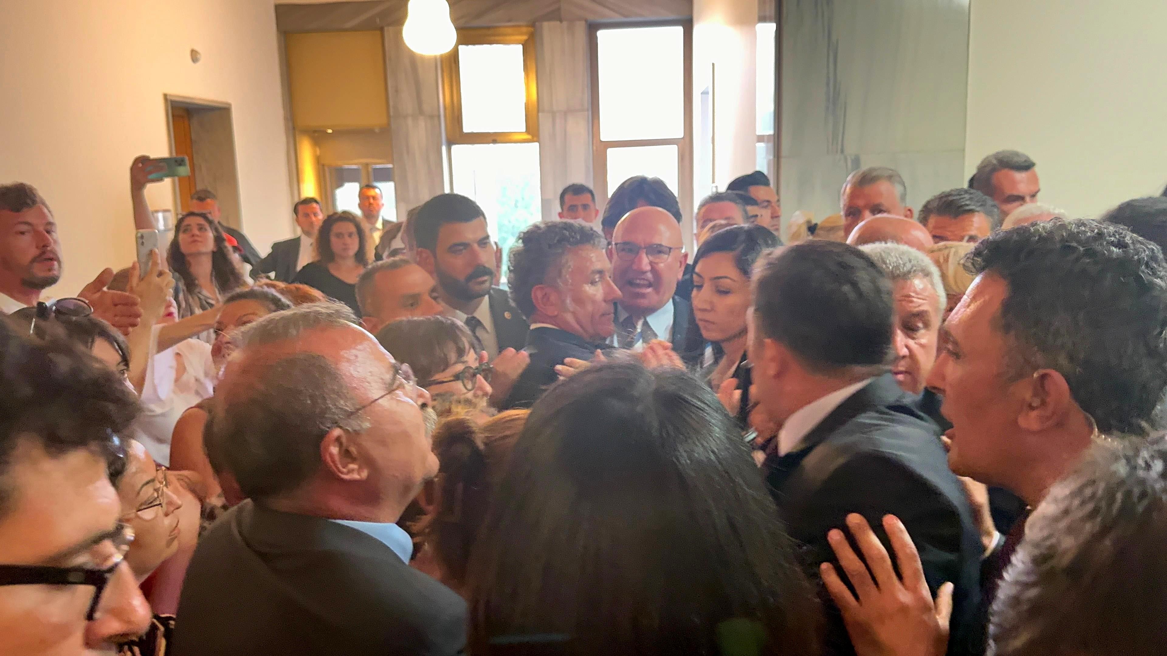 TBMM'de gergin gece...