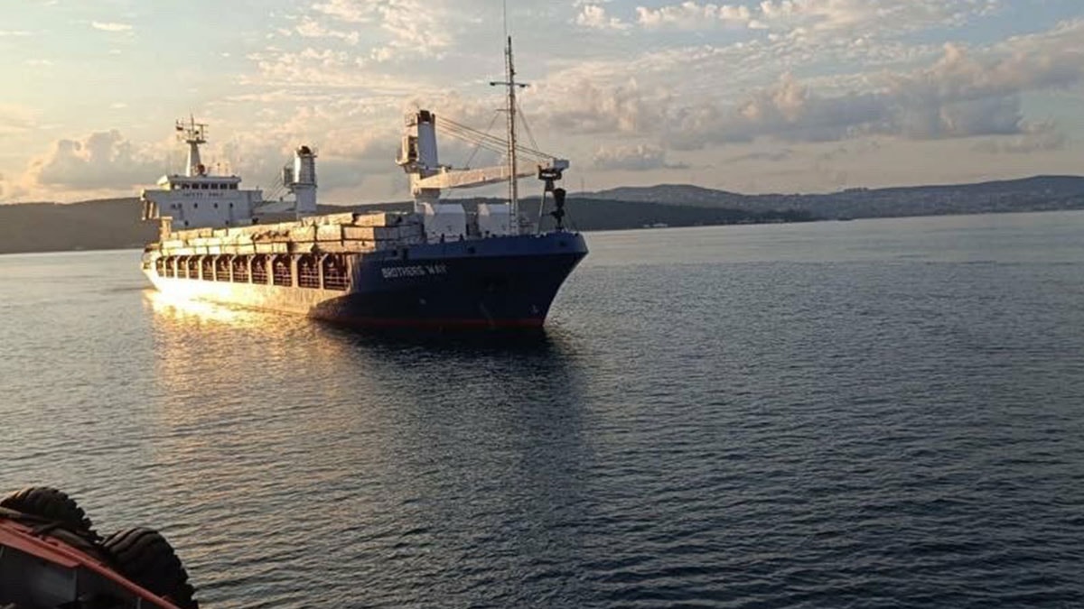 Dev kargo gemisi Boğaz'da arıza yaptı