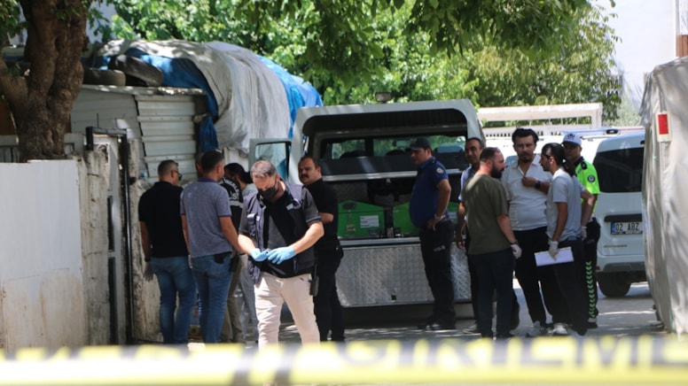 Koca vahşeti: Eşini boğarak öldürdü, cesedini torbayla bahçeye attı