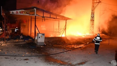 Suriyelilere ait iş yerleri ateşe verildi