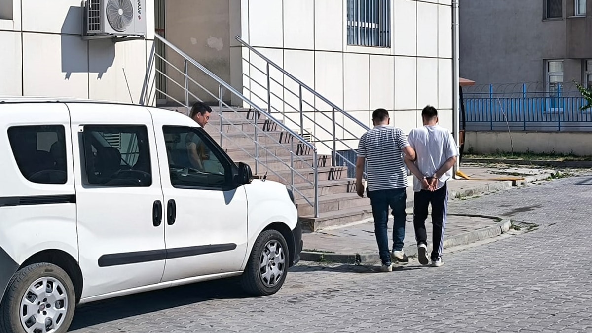 Okul müdür yardımcısı bıçaklandı