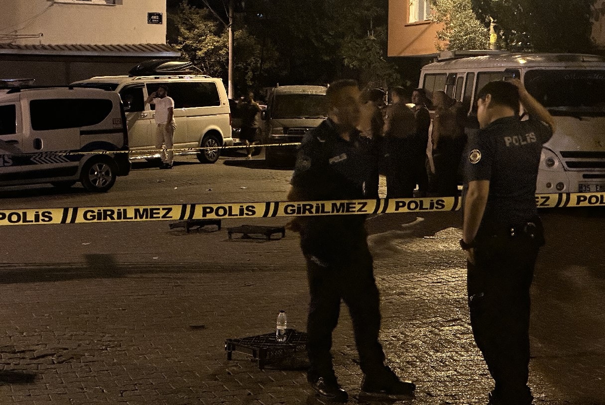 İzmir'de silahlı gruplar çatıştı... Yaralılar var