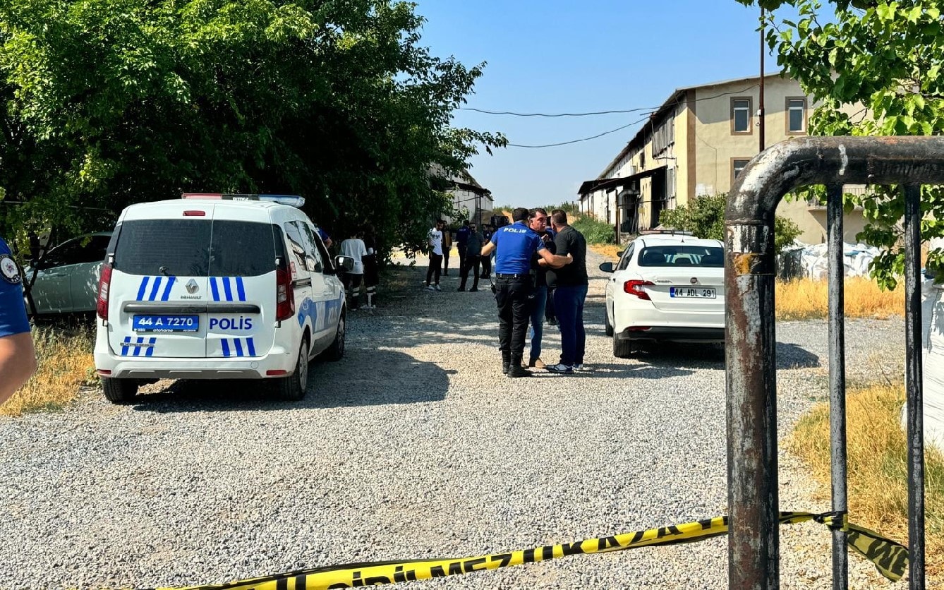 Eski il başkanı, kiracısını öldürüp kaçtı