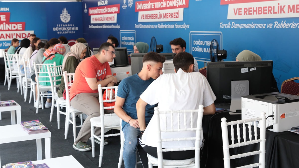 İBB'den gençlere tercih desteği