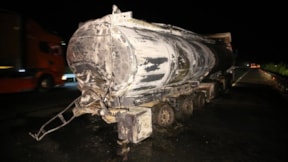 İki tankerin çarpıştığı kazada bir sürücü öldü