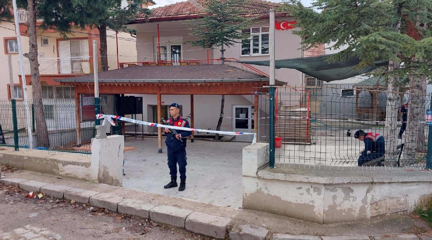 Arkadaşını öldürdü, 'elini beline atmıştı' deyip ailesinden özür diledi