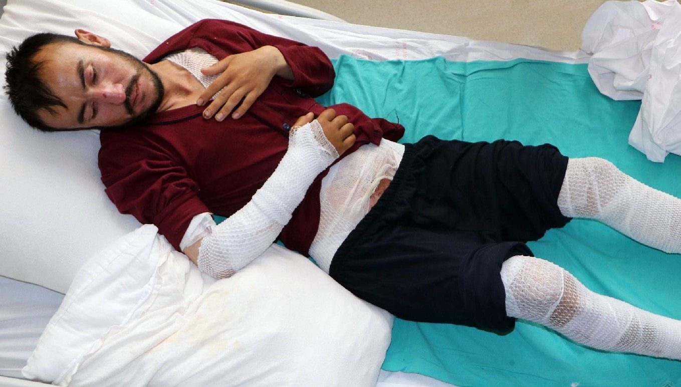 Yıldırım sebebiyle alev aldı... Sağanak yağış kurtardı