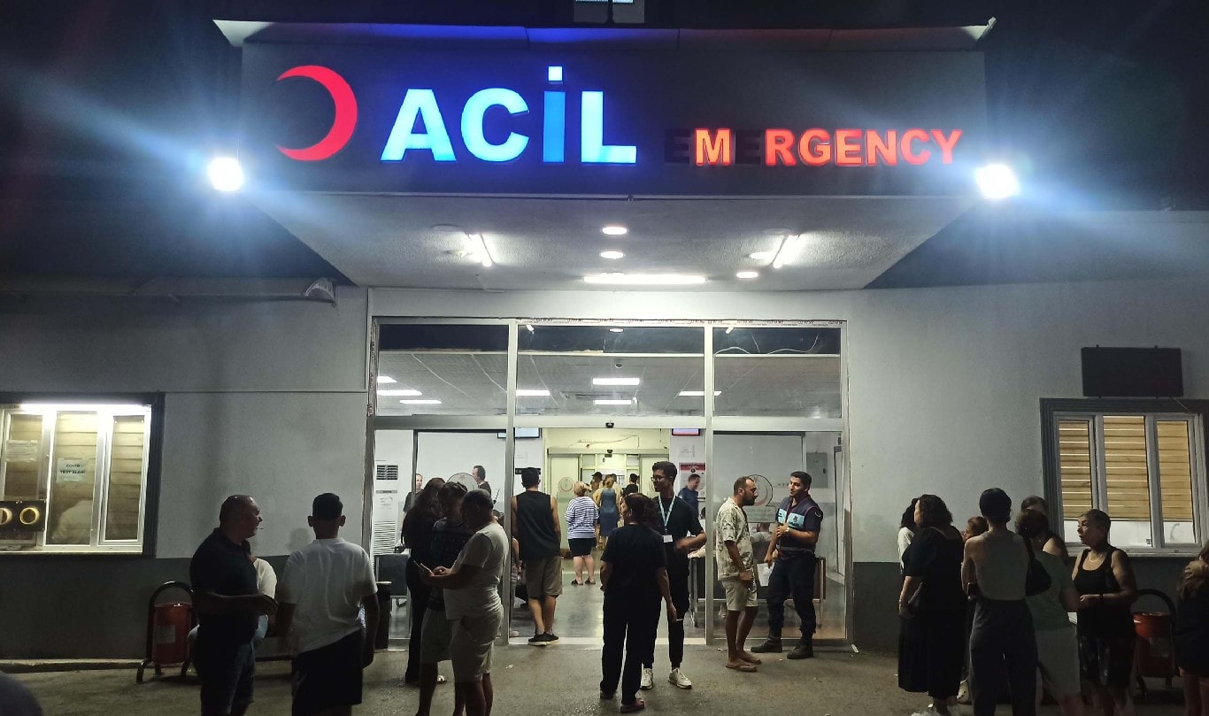 Teknede önce yangın, sonra patlama... Denize atladılar