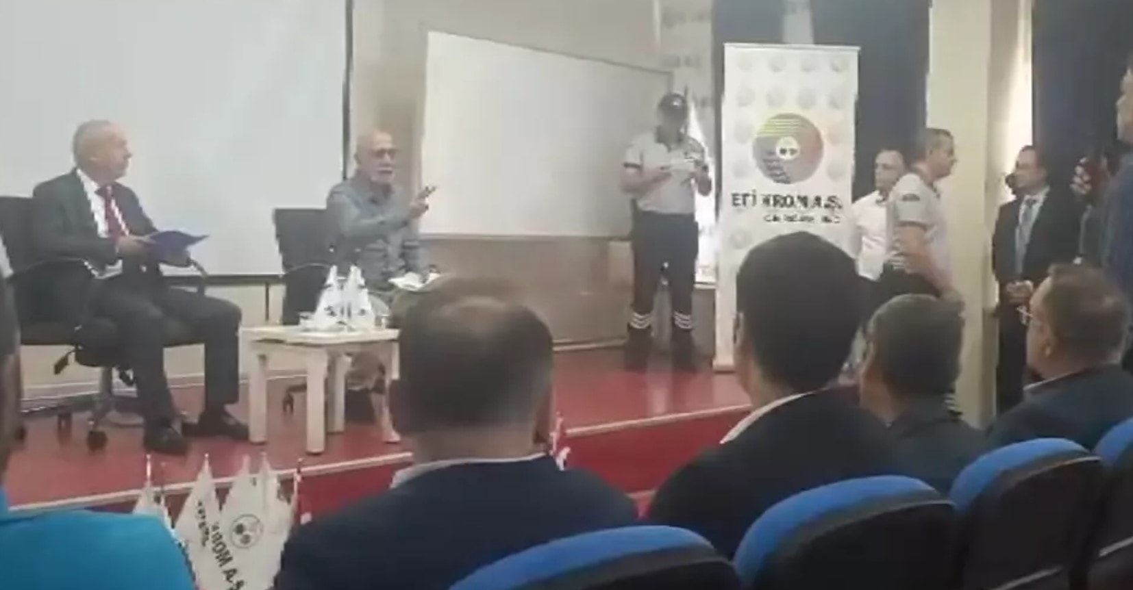 Eti Krom'un patronu işçileri azarladı: Kapıya kilidi vururum