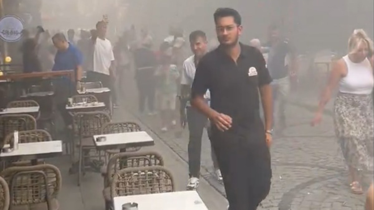 Galata Kulesi'nin çevresinde yangın