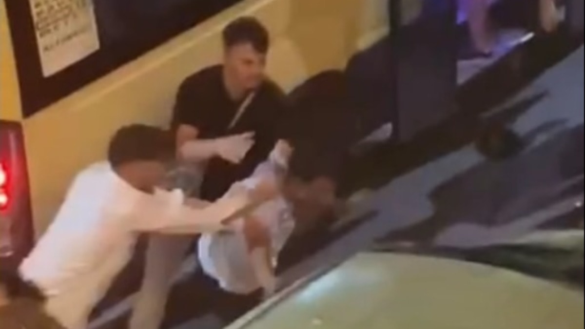 İki grup arasında kavga çıktı: O anlar kamerada