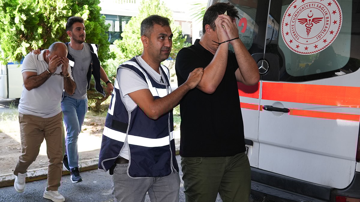İzmir'de rüşvet operasyonu: 77 şüpheli adliyede