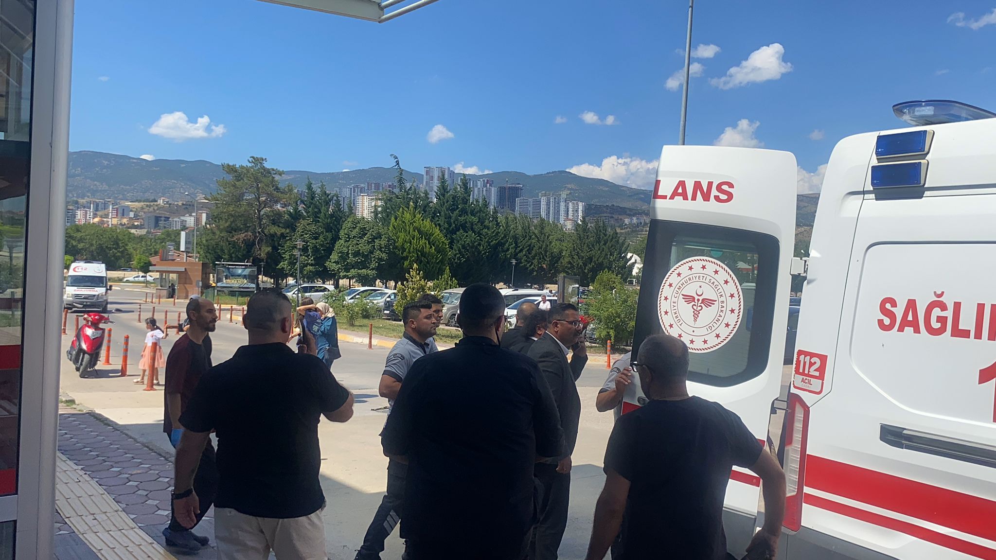 Muhtarların kavgasında silahlar konuştu: Ölü ve yaralılar var