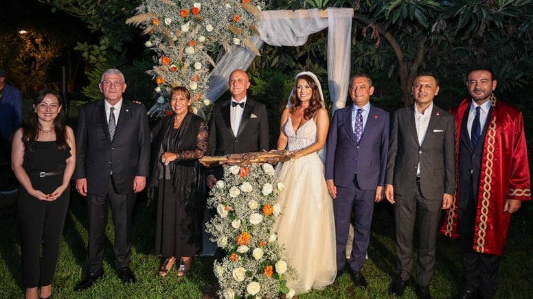 Serap Belovacıklı ve Ümit Özlale dünya evine girdi