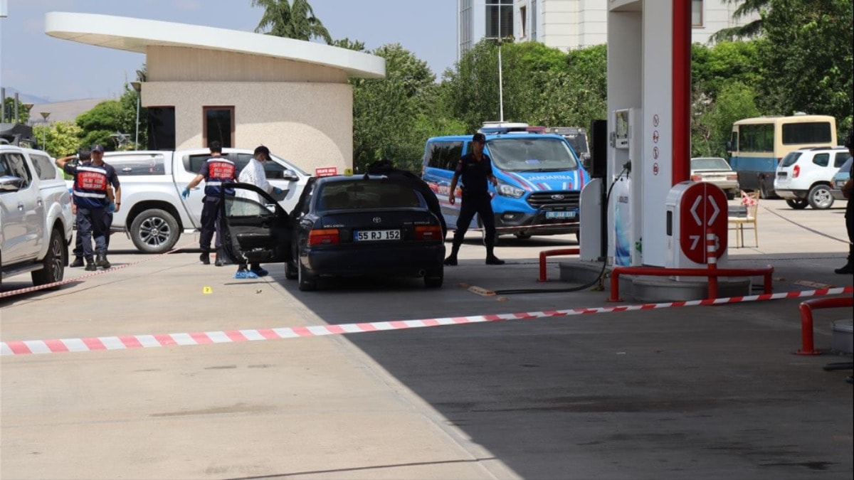 Kızının 1 ay önce kaçarak evlendiği damadını öldürdü