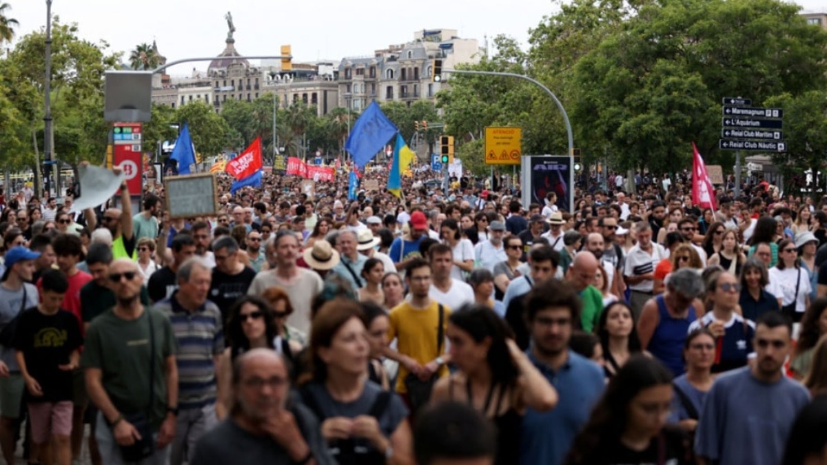 Halk sokağa döküldü: Turist istemiyoruz