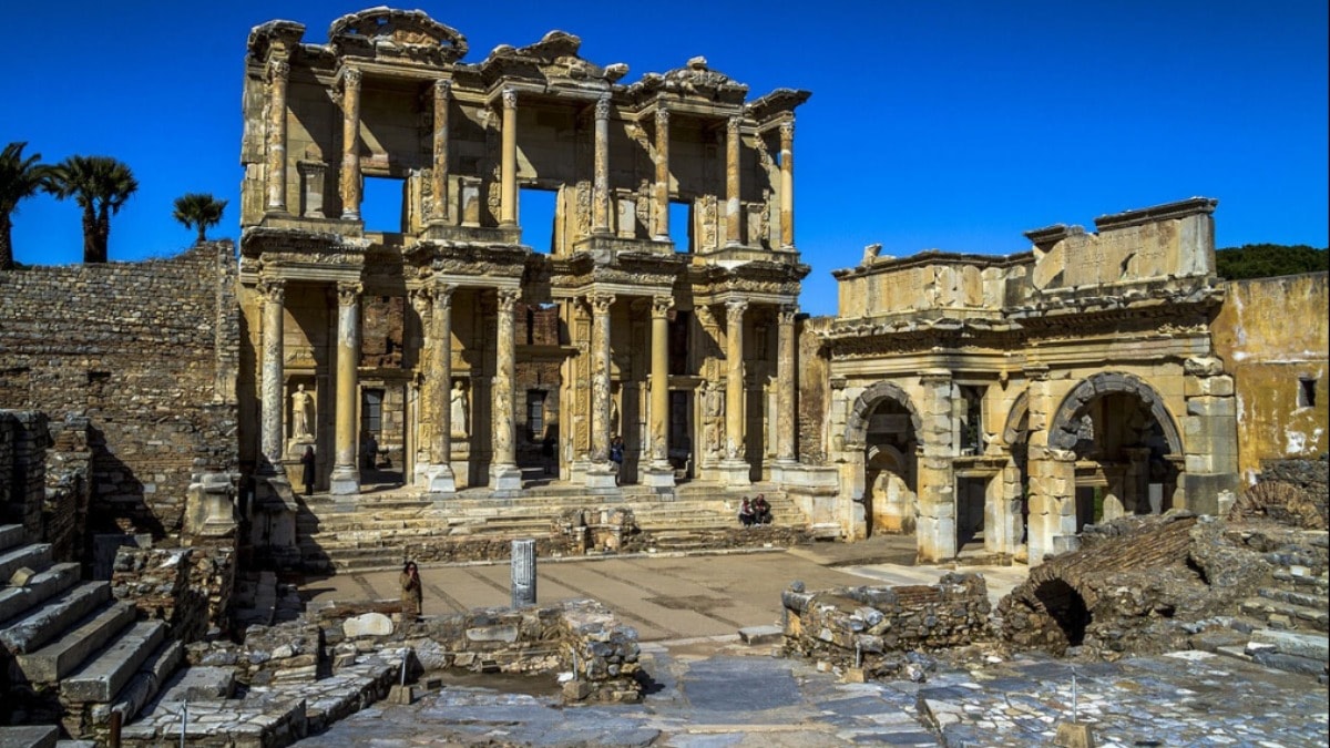 Efes'in kayıp kapısı bulundu