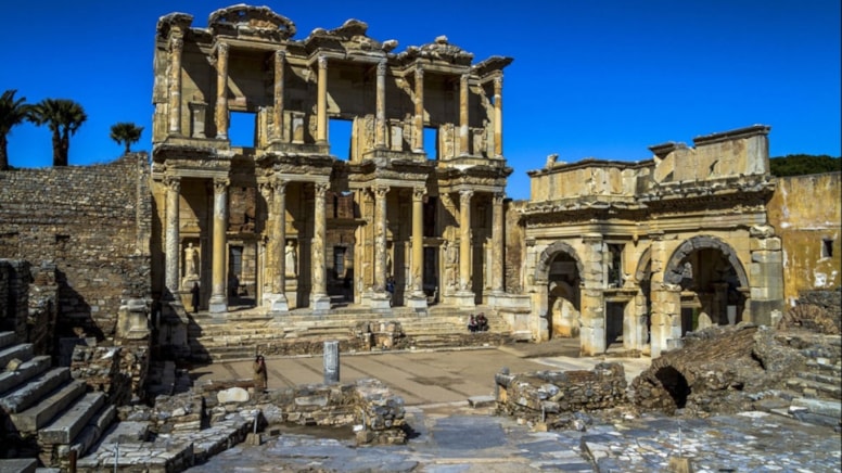 Efes'in kayıp kapısı bulundu