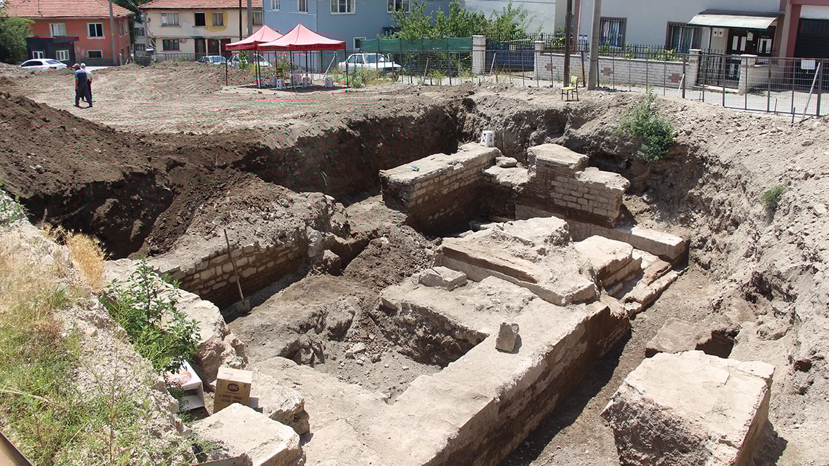 İnşaat kazısından Roma hamamı çıktı