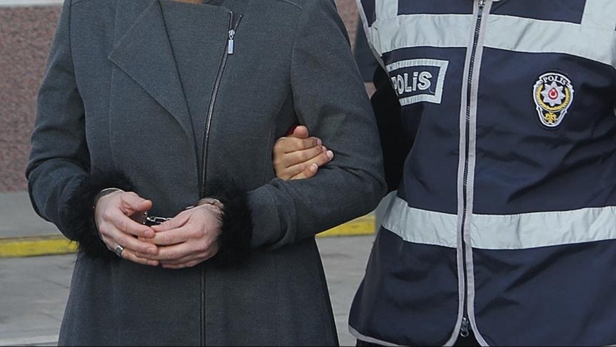 Kocasını demir sopayla öldürdü