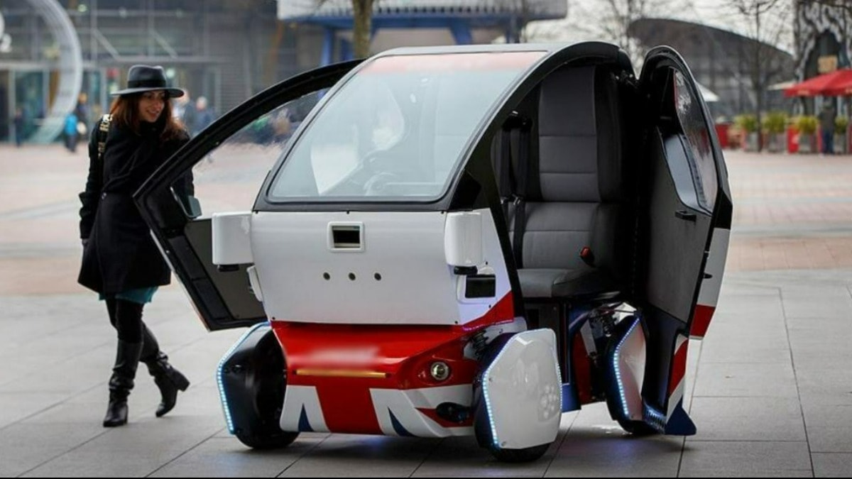 Sürücüsüz araç yayaya çarptı