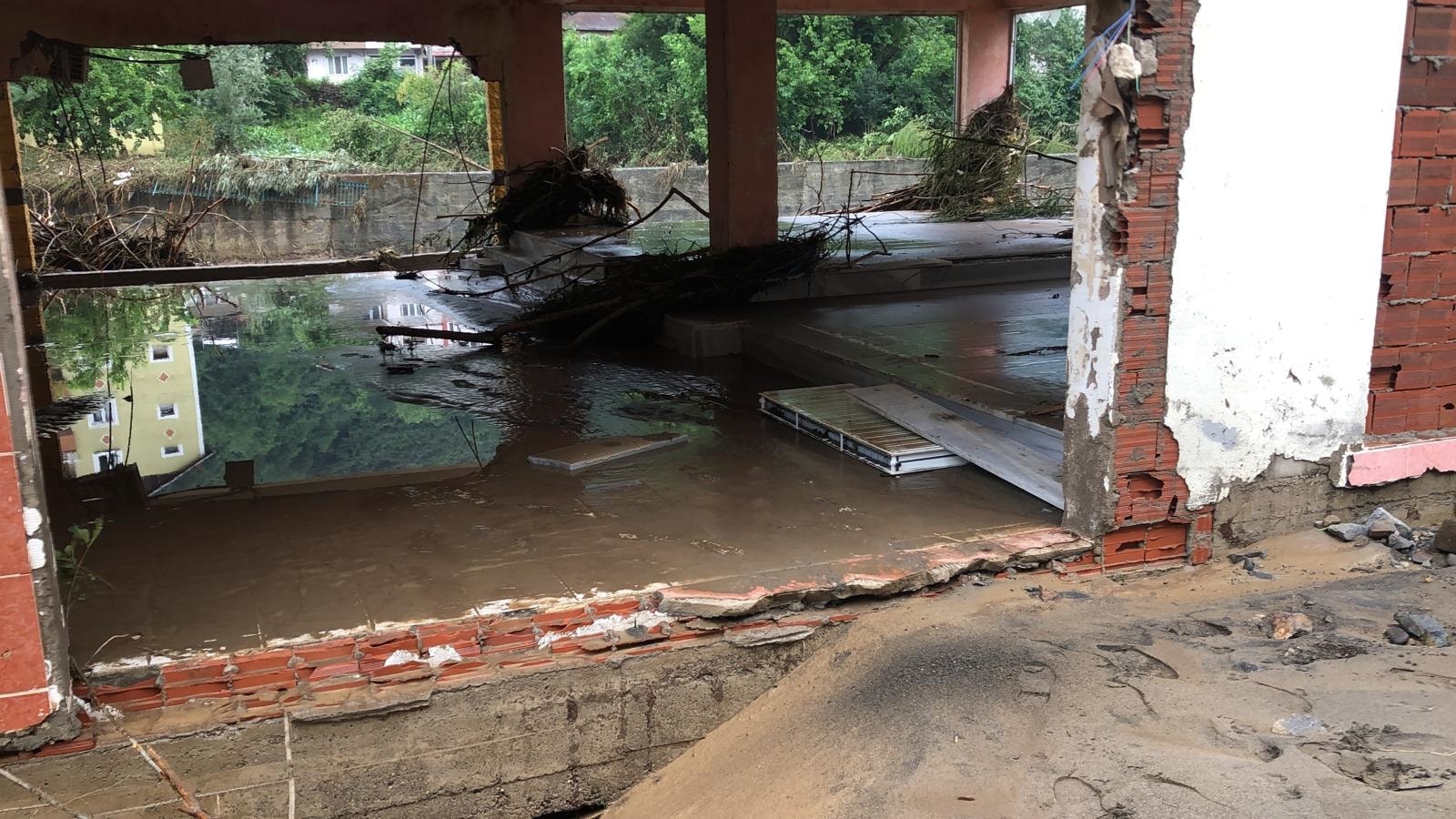 Sel can almıştı... Bölgede etkisi gün ağarınca ortaya çıktı