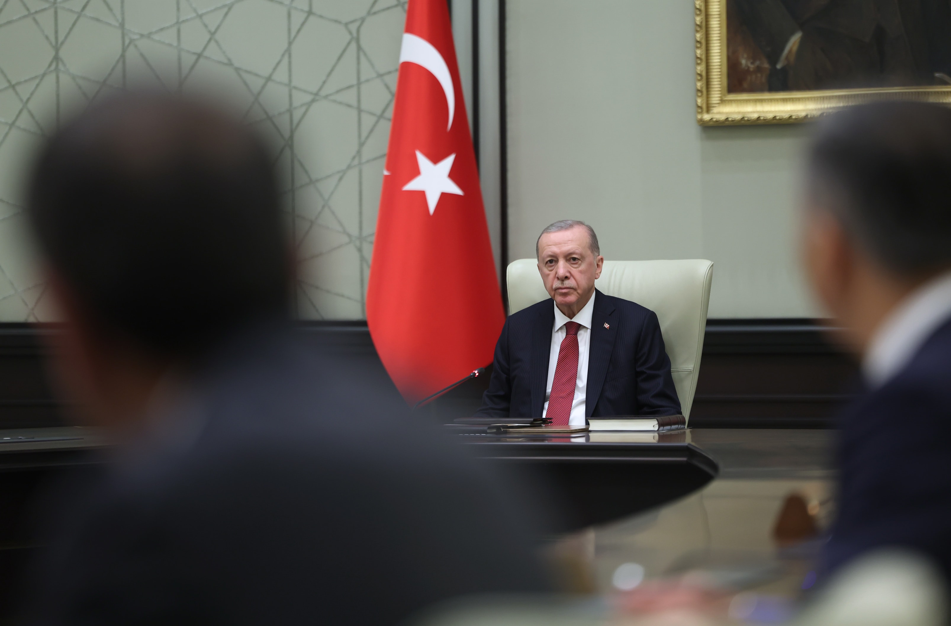 'İtibardan tasarruf olmaz': Kabine bu kez 'Kışlık Saray'da