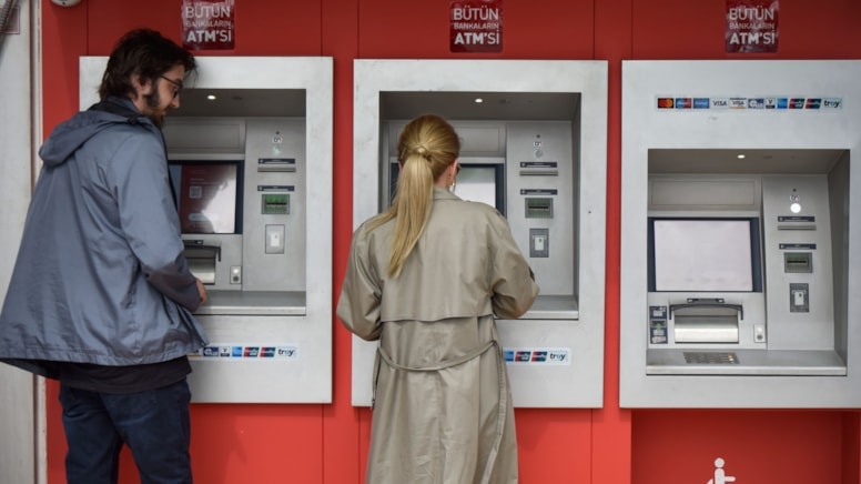 Akbank'ın net kârı ikinci çeyrekte yüzde 46 düştü