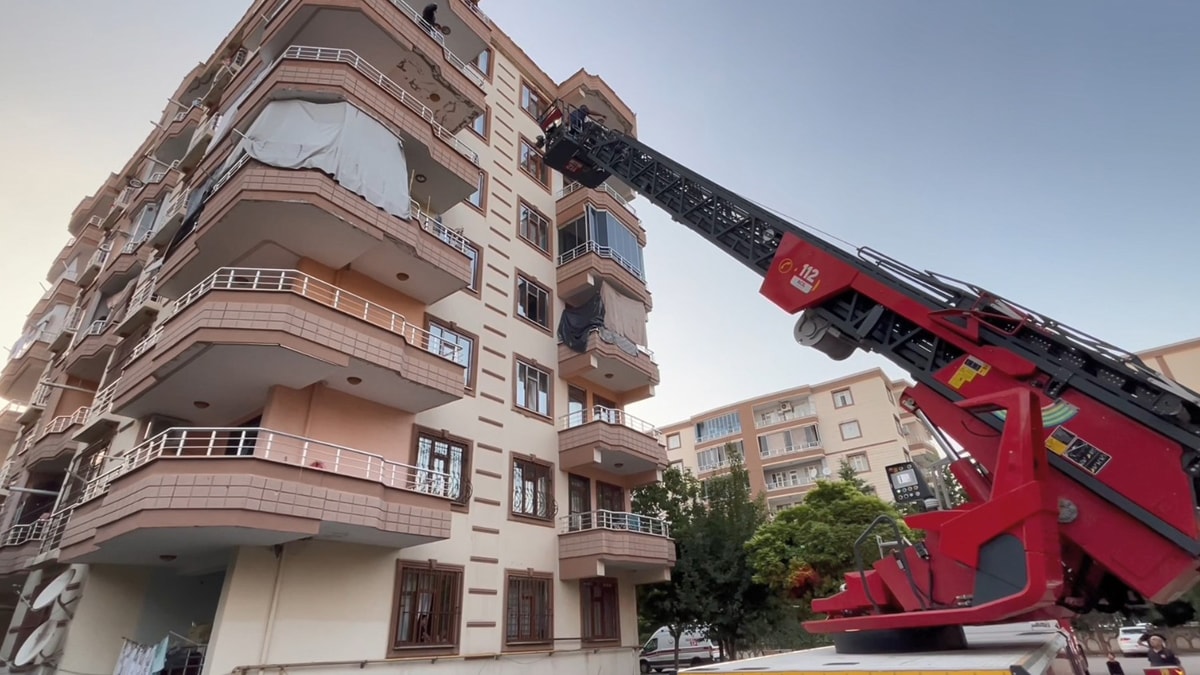 Babasına ulaşamayan oğlunun ihbarıyla eve giren itfaiye, cesetle karşılaştı