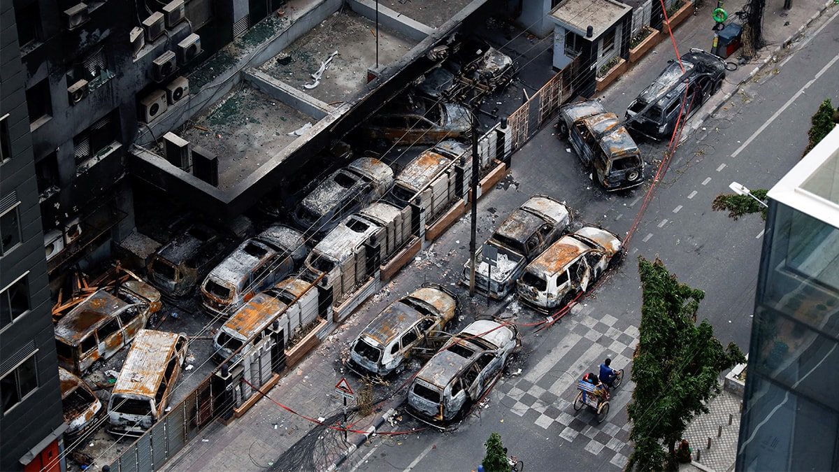 Bangladeş'te öfke dinmedi: Ölü sayısı artıyor