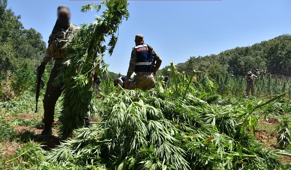 Uyuşturucu baronlarına köstebeklik yapan komutan tutuklandı