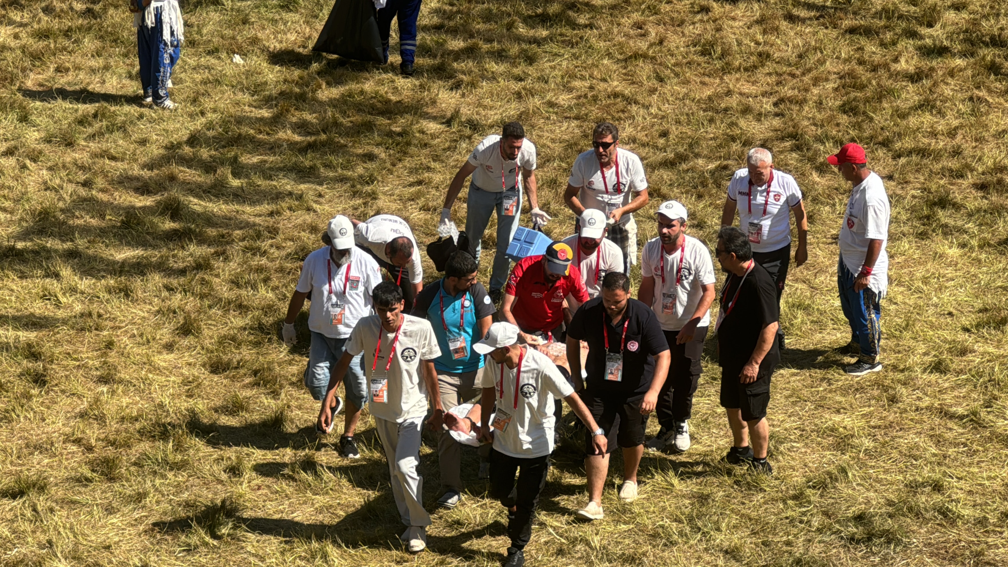 663. Tarihi Kırkpınar Güreşleri'nde sıcaktan bayıldı