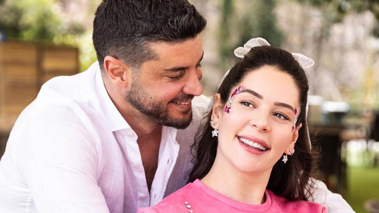 Berk Oktay dört aylık kızını gösterdi