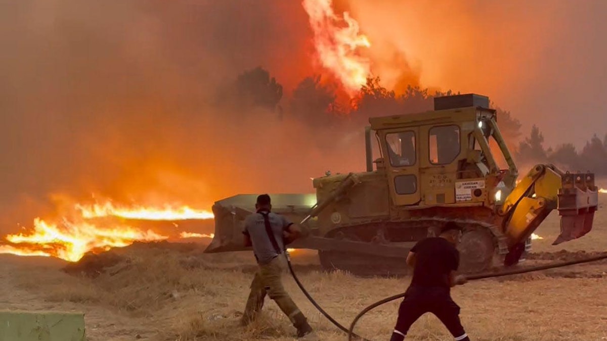 İzmir'de orman yangını: Tahliyeler başladı