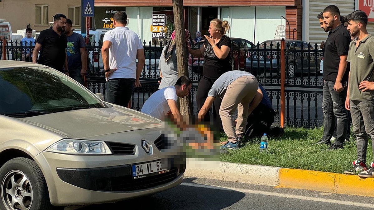 Yaya geçidinde araç çocuklara çarptı: 1 ölü, 1 yaralı