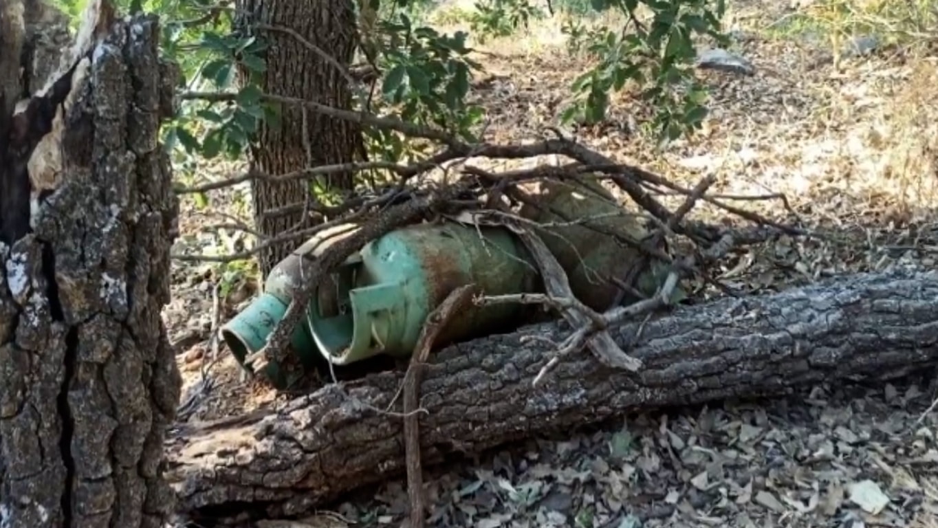 Pençe-Kilit bölgesinde teröristlerin gizli depoları bulundu