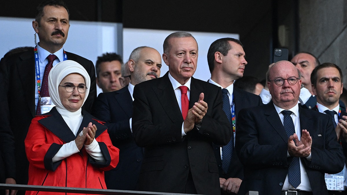 Hollanda-Türkiye maçında Erdoğan'a sansür mü uygulandı?