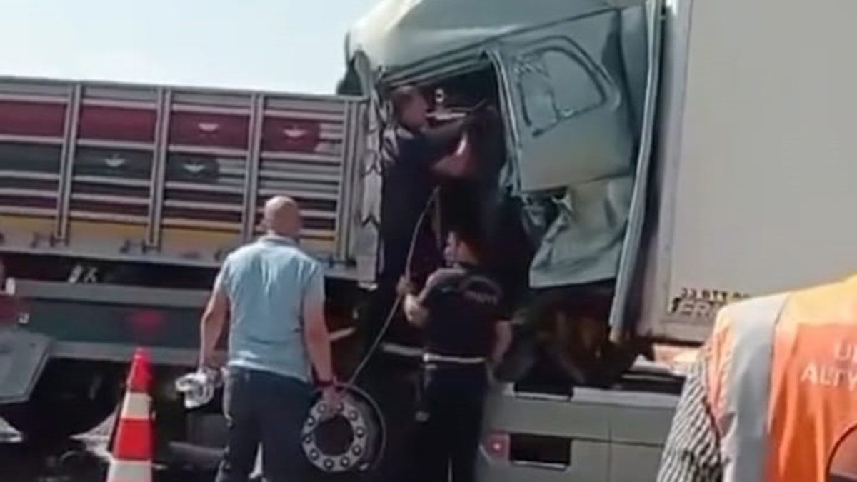 Anız yangını zincirleme kazaya neden oldu